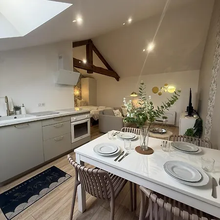 Petite Merveille Sous Les Toits *