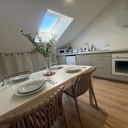 Petite Merveille Sous Les Toits