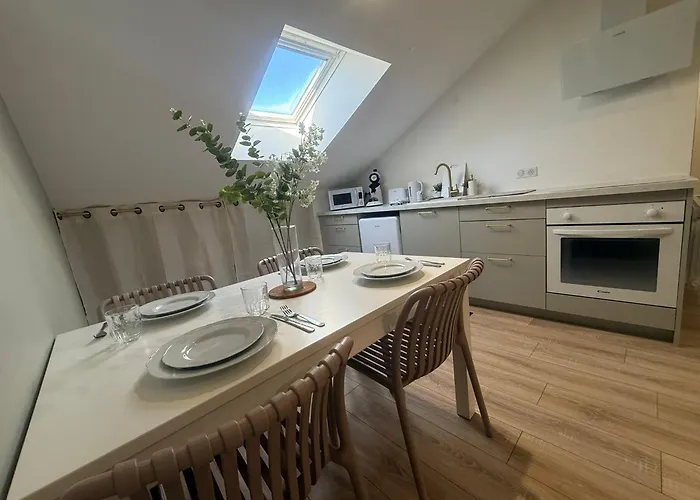 Petite Merveille Sous Les Toits