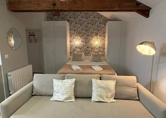 Petite Merveille Sous Les Toits